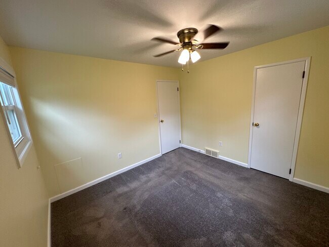 Building Photo - 6021 William Dr