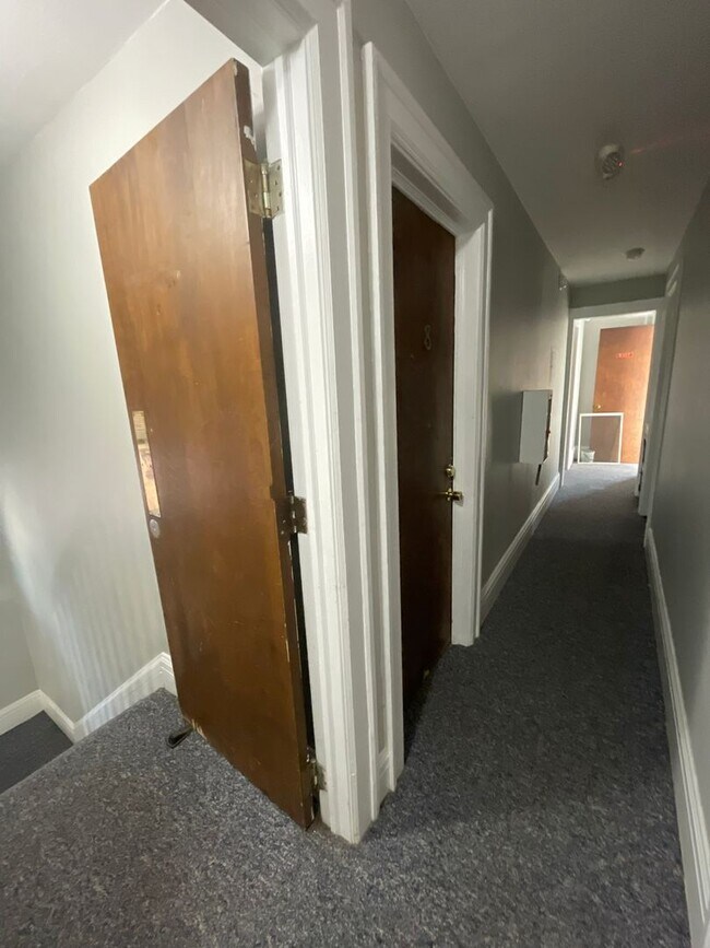 Building Photo - 725 Church St