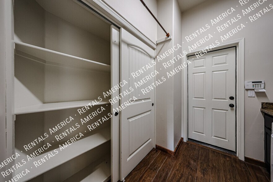 Building Photo - 3525 E Equestrian Trail
