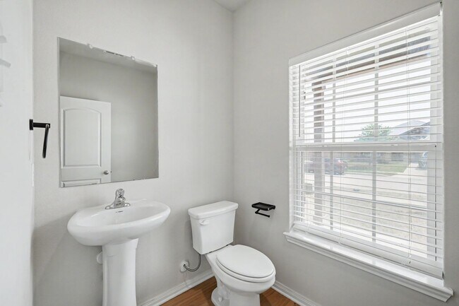 Building Photo - 4 Bed, 2.5 Bath Home in Hightop Ridge with Open Floor Plan