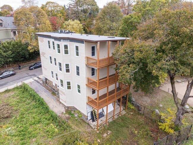 Building Photo - 19 Sawyer Ave