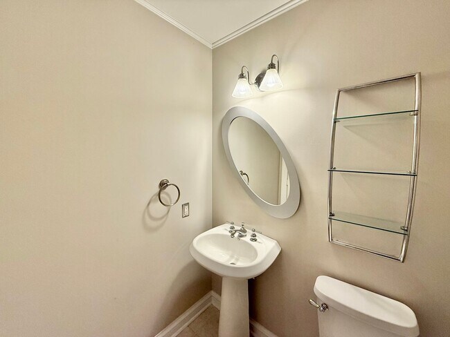 Building Photo - Stunning 1BD, 1.5BA Downtown Raleigh Condo...