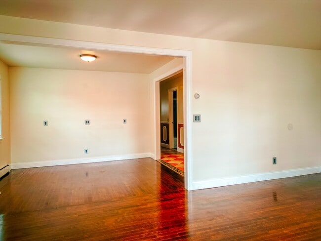 Building Photo - 104 Eastern Way