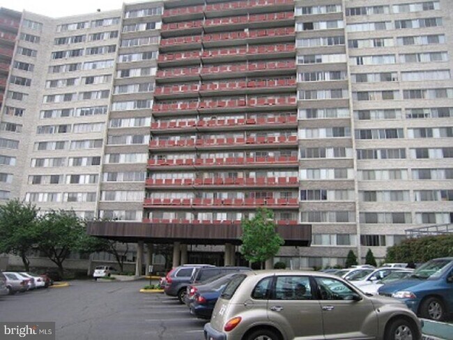 Building Photo - 5340 Holmes Run Pkwy