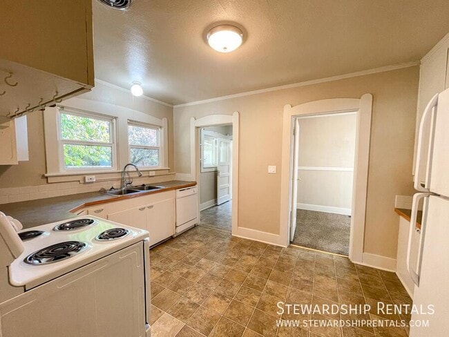 Building Photo - 1745 Olive St