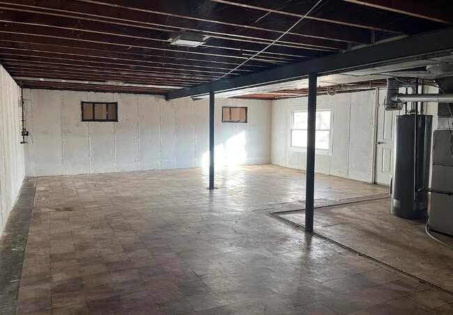 Building Photo - 6910 Noble Dr