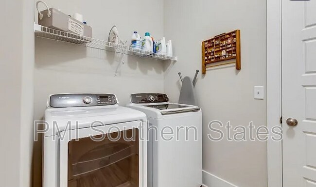 Building Photo - 607 Torridon Ln