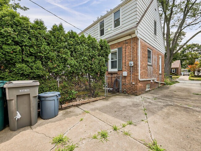 Building Photo - 21530 Olmstead St