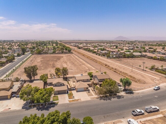 Building Photo - For RENT at Sandalwood Park North