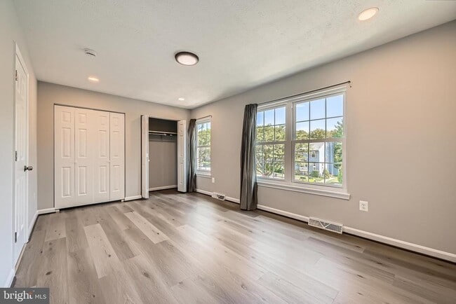 Building Photo - 824 Century St