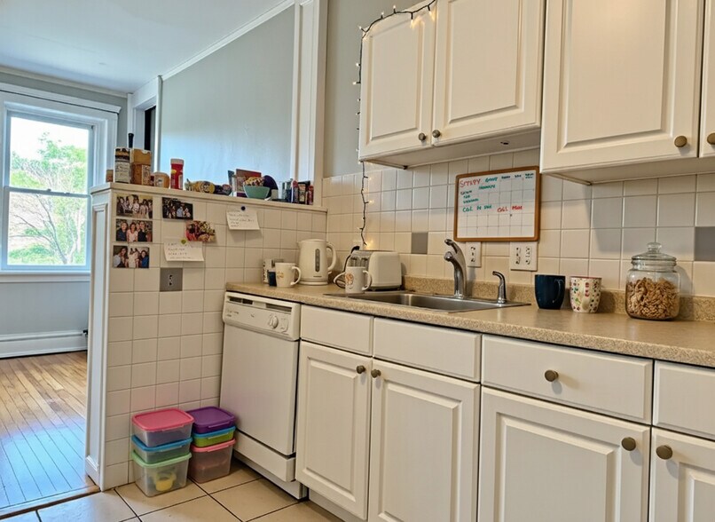 Building Photo - 330 St Paul St