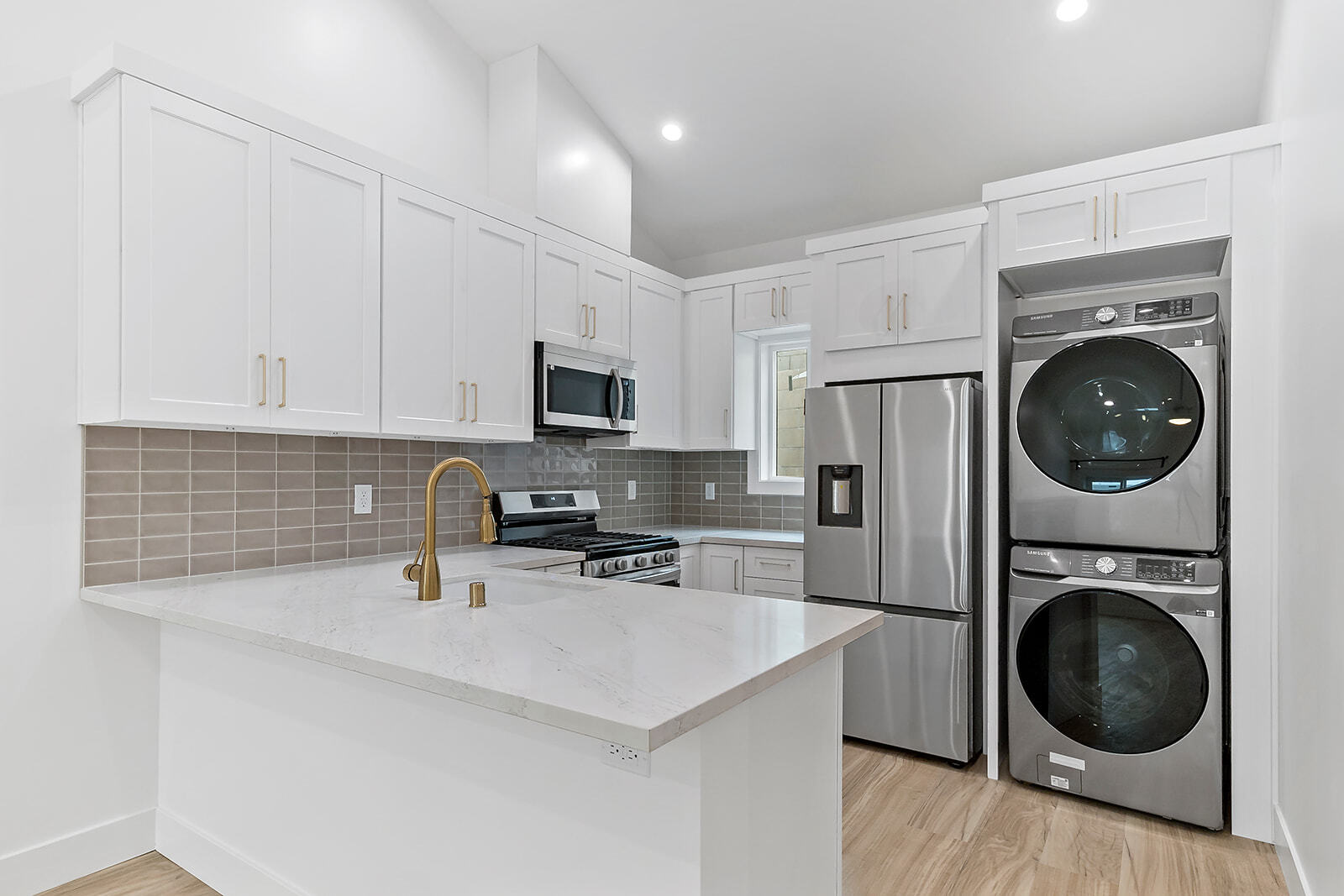 2618 1/2 - 2616 Glendale Blvd
