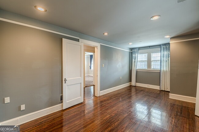 Building Photo - 1957 Walker Ave