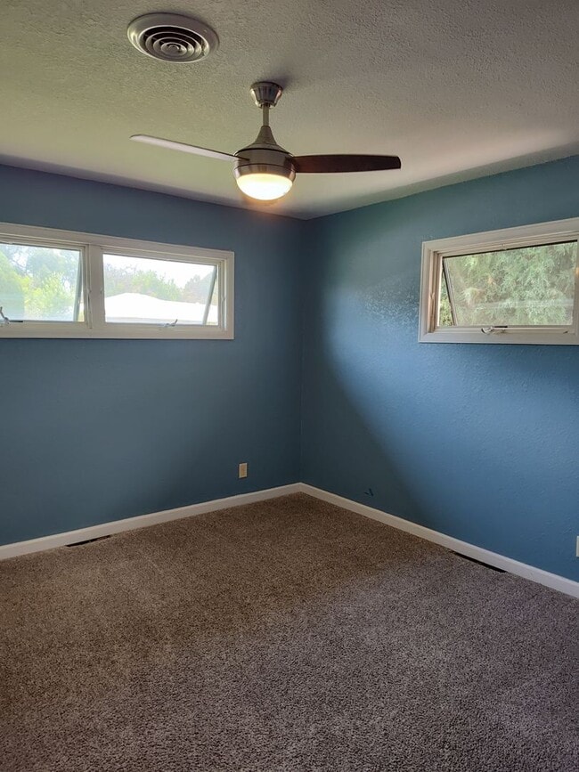 Building Photo - ALL PROSPECTIVE TENANTS MUST SUBMIT A $58 NON-REFUNDABLE APPLICATION FEE PER APPLICANT ONLINE AND...