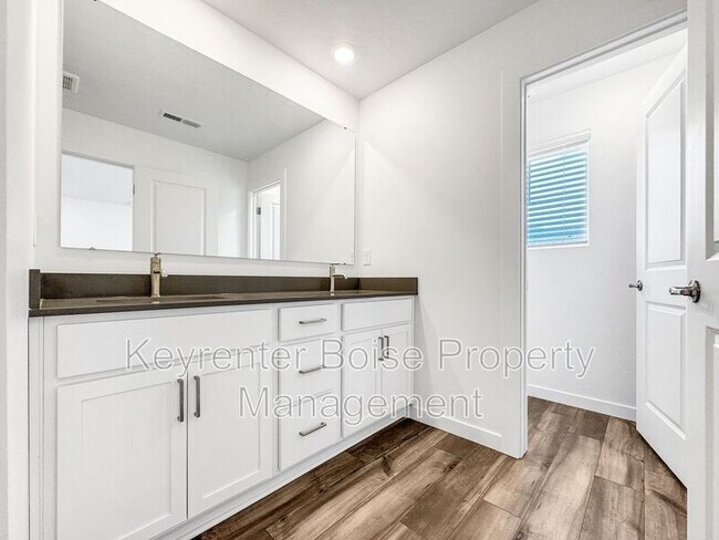 Building Photo - 4212 W Cirrus Ln