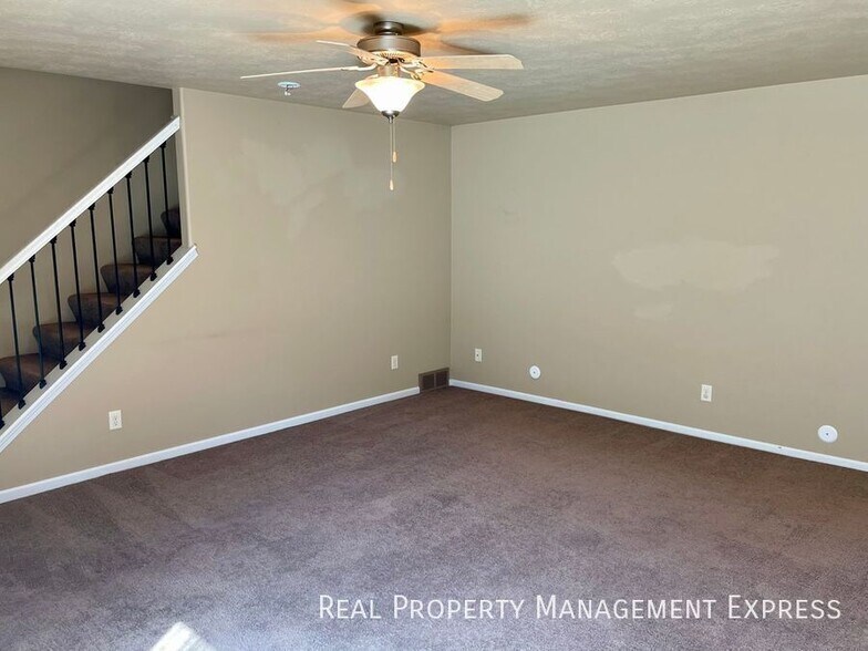 Building Photo - Amazing 3 Bedroom 2.5 Bath townhome in Harrisburg