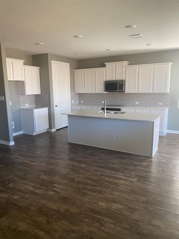 Building Photo - 616 Sixpence Ln