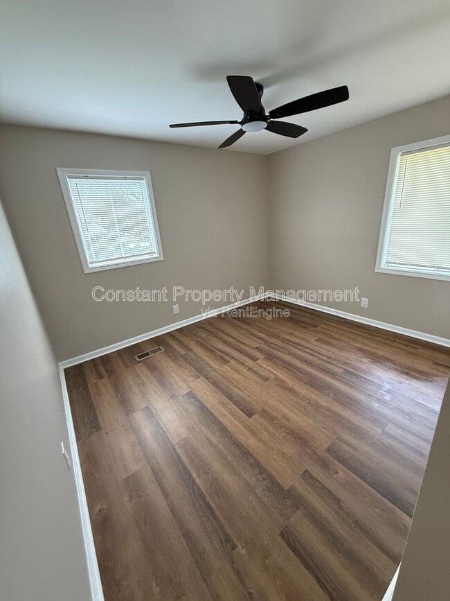 Building Photo - 3469 Kingsbury Dr