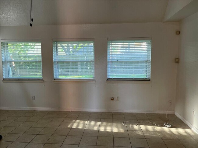 Building Photo - 17727 Autumn Trails Ln