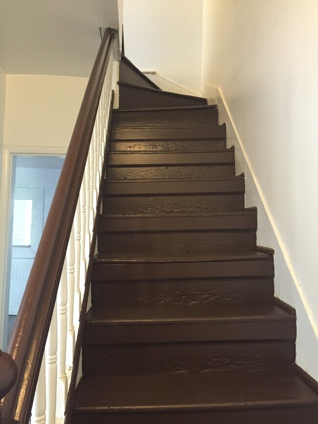 Building Photo - 3 Bedroom 2 Bath with Yard -York City SD