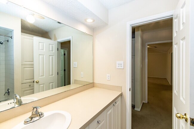 Building Photo - 2 Large Living areas! Approximately 2100 S...