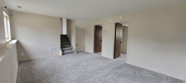 Building Photo - 3 Bedroom 1.5 Bathroom Home