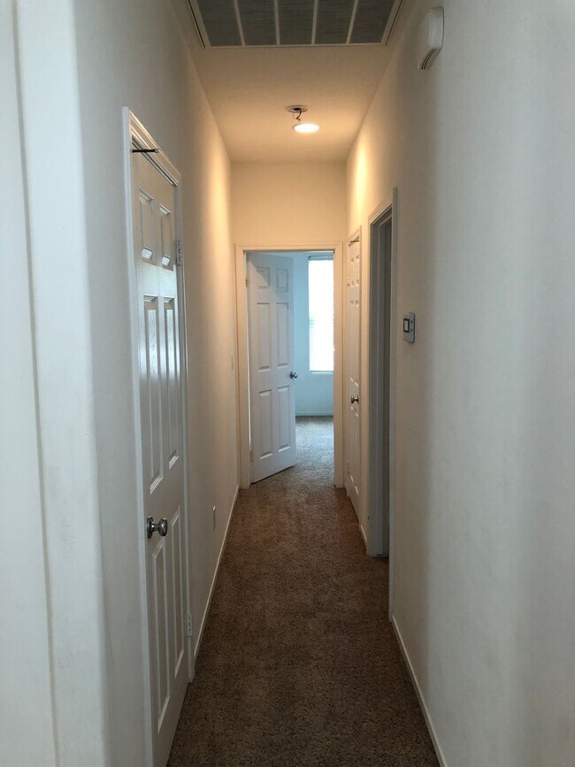 Building Photo - Available Now - Well-Maintained Home for Rent