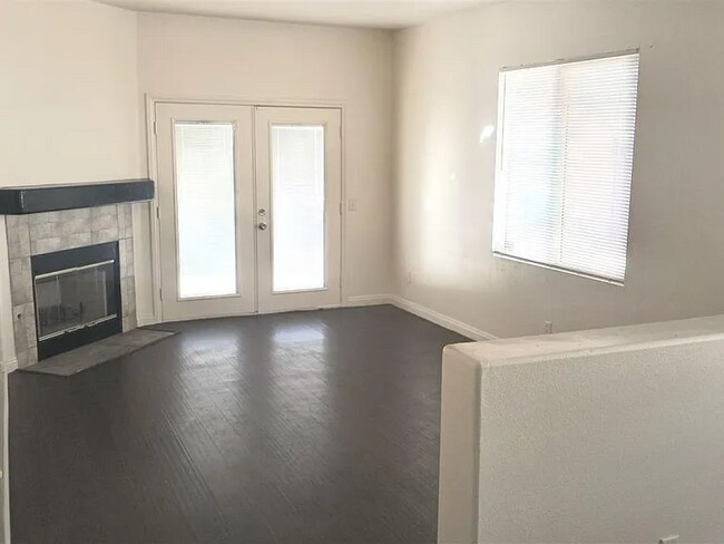 Building Photo - Very nice single story home.