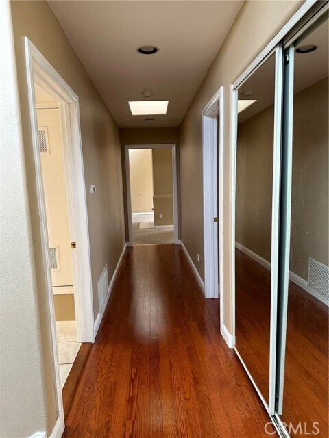 Building Photo - 1004 Harkness Ln