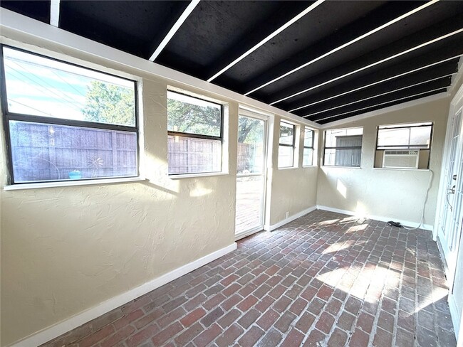 Building Photo - 1725 Ashland Ave