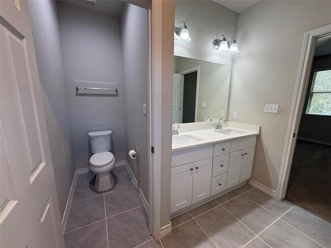 Building Photo - 147 Mary Max Cir
