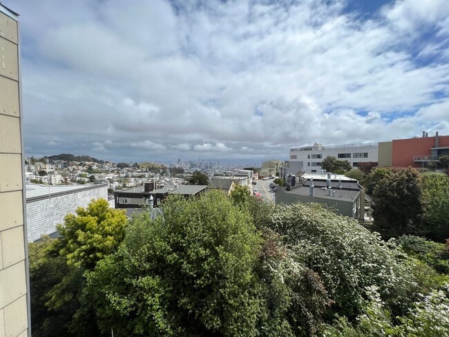 Building Photo - 185 Villa Terrace