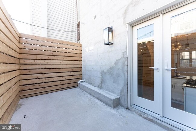Building Photo - 2208 Taggert St