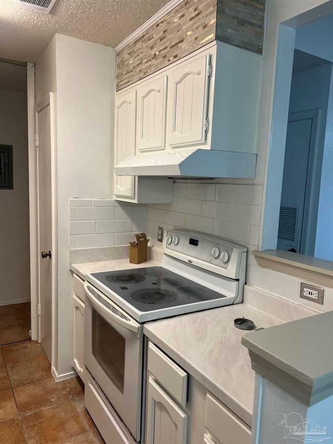 Building Photo - 2201 Scenic Hwy