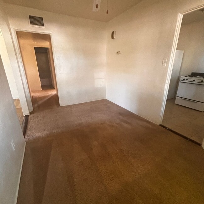 Building Photo - Cozy 2 bedroom 1 bath Tempe Home – Availab...
