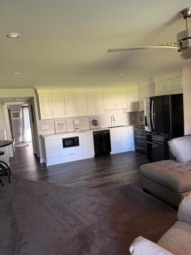 Building Photo - 387 Mansfield I