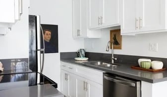 Building Photo - 902 Cedar Ave