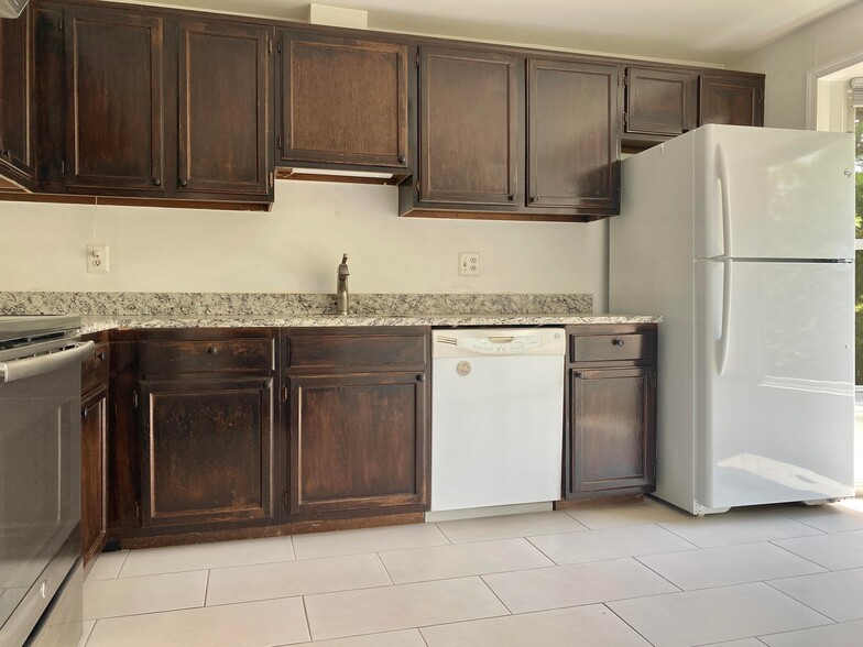 Building Photo - 7351 Crestleigh Cir