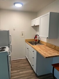 Building Photo - 3065 S Commerce Rd