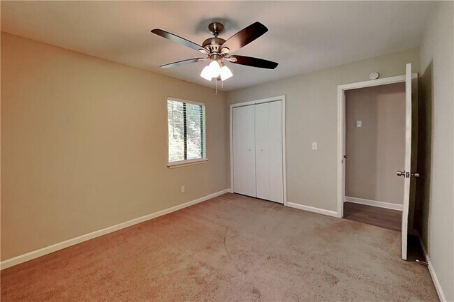 Building Photo - 3013 Alberta Dr