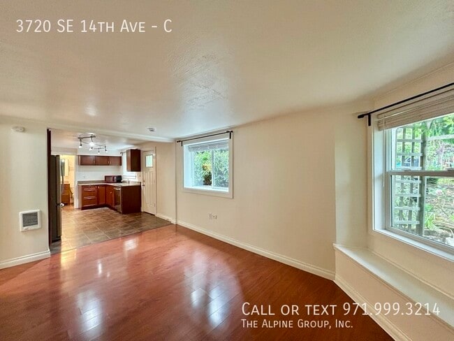 Building Photo - 3720 SE 14th Ave