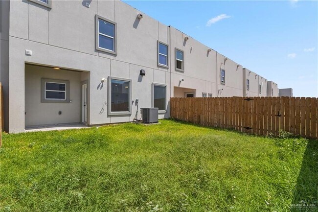 Building Photo - 2206 Corales St