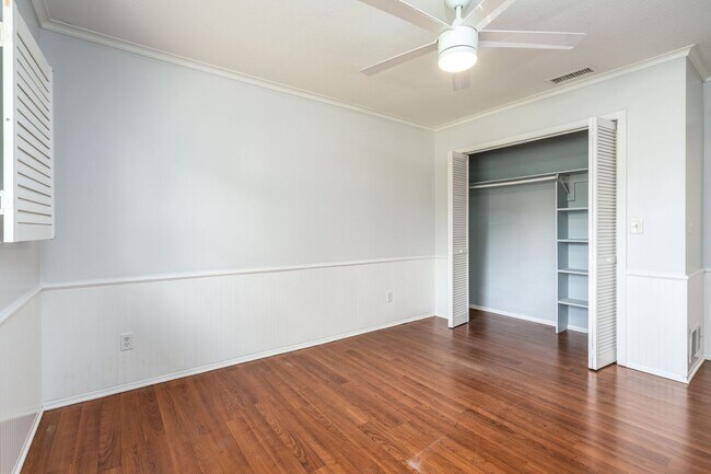 Building Photo - RARELY AVAILABLE!  3BED/2BATH POOL HOME FOR RENT-SARASOTA, FL $2995.00