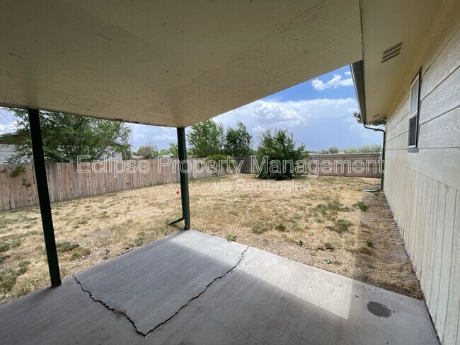 Building Photo - 626 Meadowood St