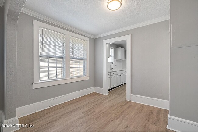Building Photo - 524 E 60th St