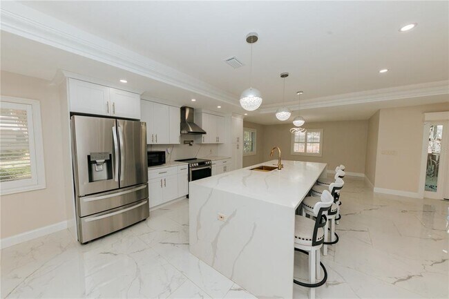 Building Photo - 1624 Sheffield Dr