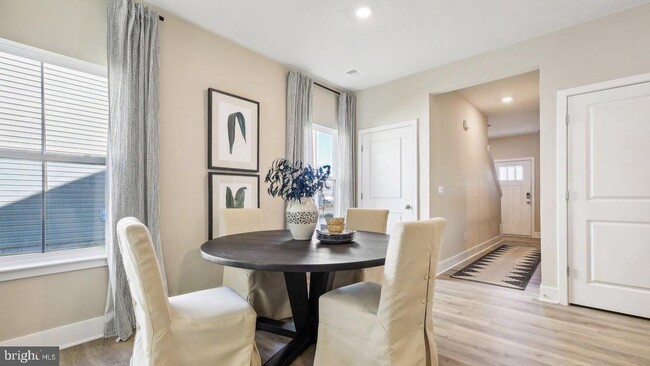 Building Photo - 124 Charing Cross Dr