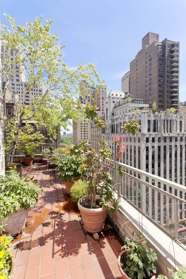 Building Photo - 100 W 57th St