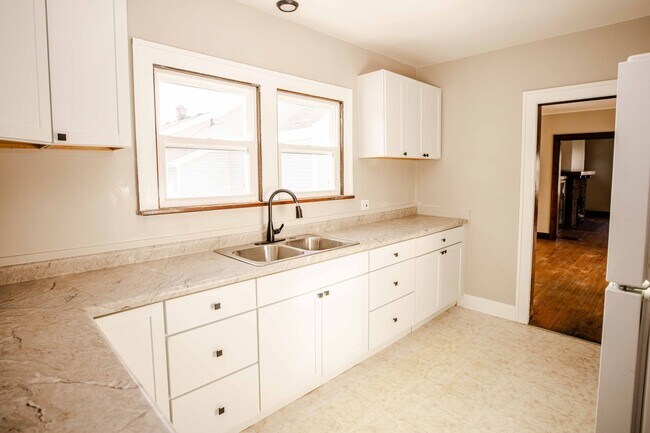 Building Photo - 1452 Rollins Rd