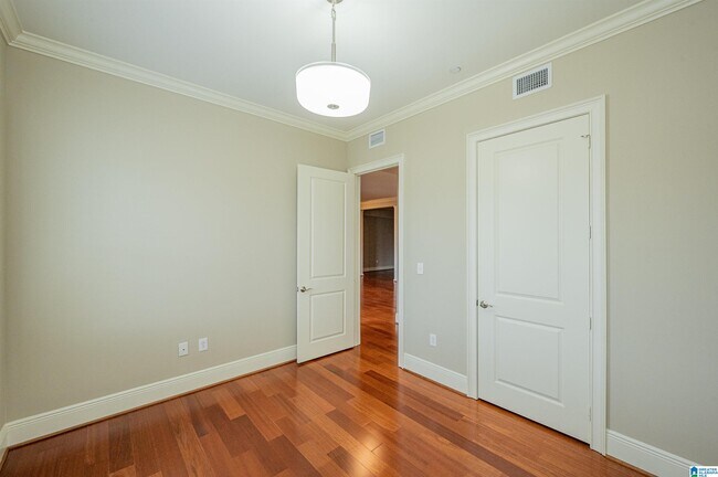 Building Photo - 350 19th St S